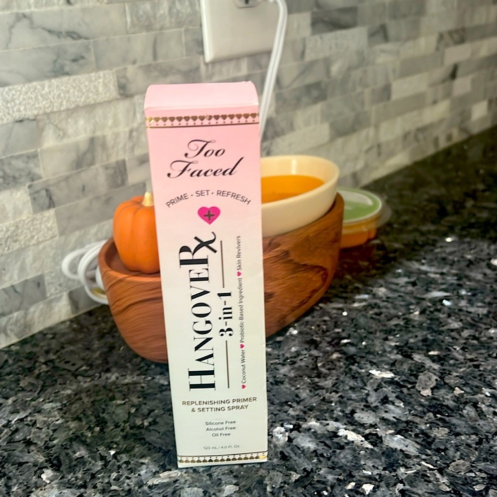 Too faced hangover 3 in 1 primer and setting spray